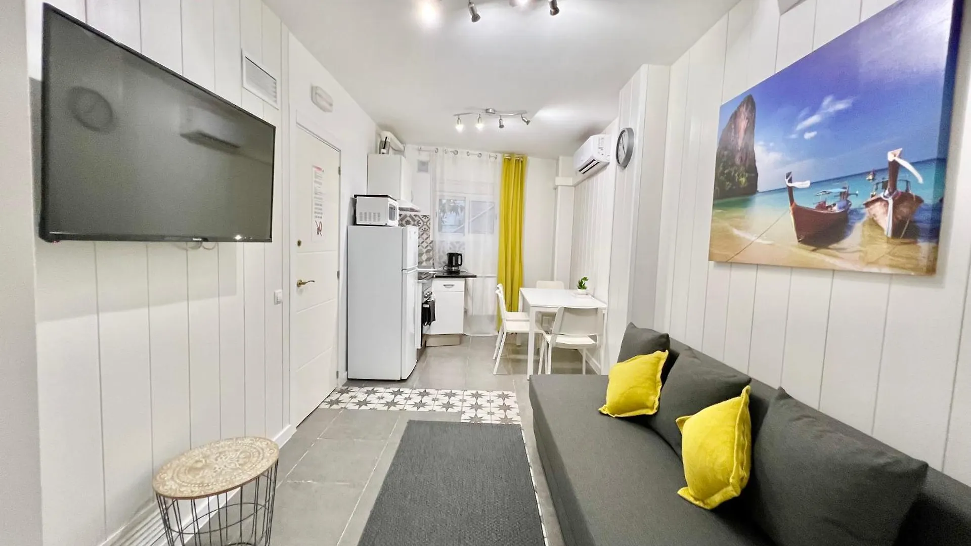 Cozy Suite Apartment, Wifi! Santa Coloma de Gramenet